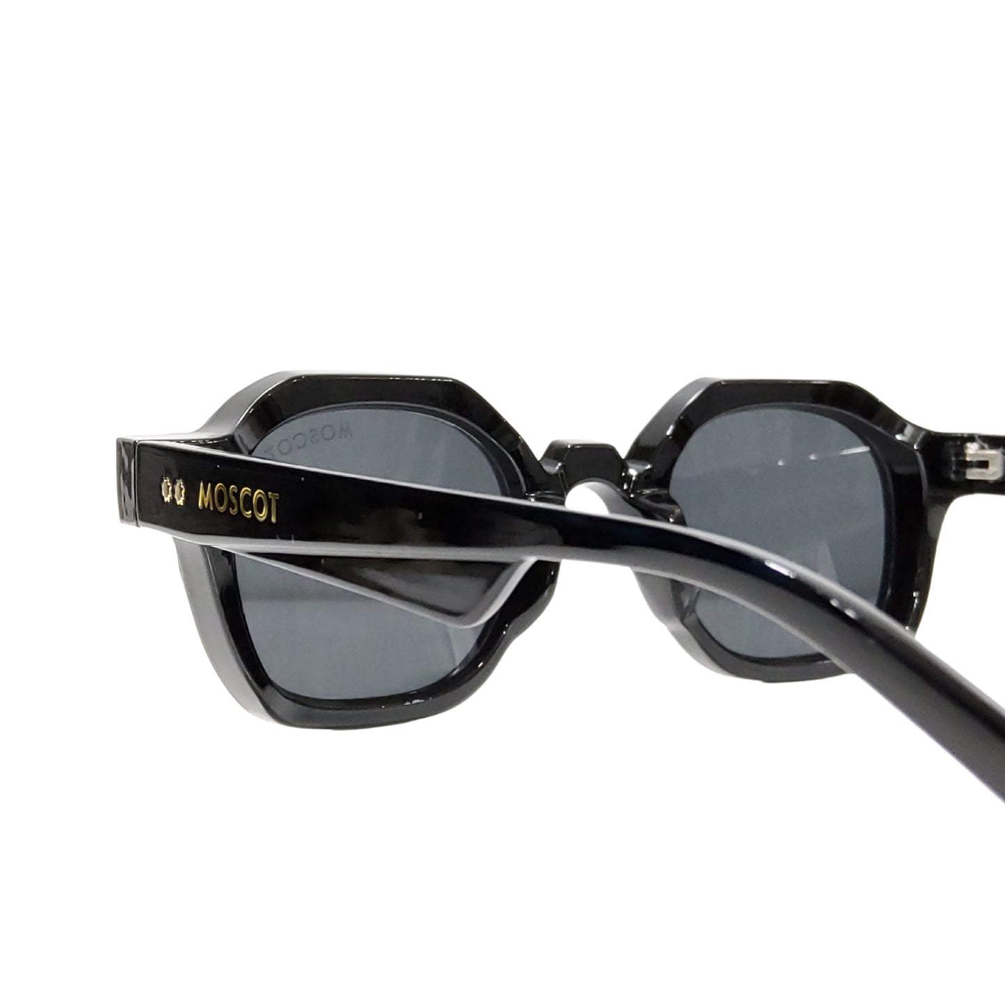 SOLAIRES: MOSCOT M1047